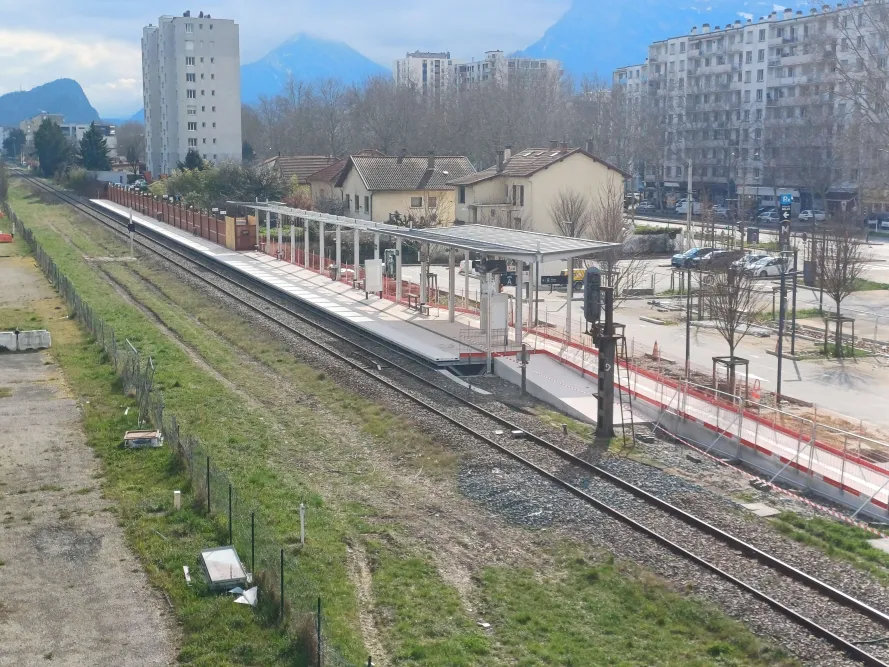 cp ADTC – sda : Ouverture de la nouvelle halte ferroviaire de Pont-de-Claix – L’Etoile le 30 mars 2025 : Un petit pas pour le SERM qui doit être suivi par d’autres !
